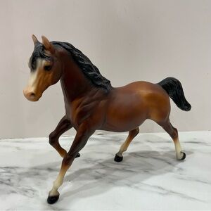 BREYER TRADITIONAL Running Mare